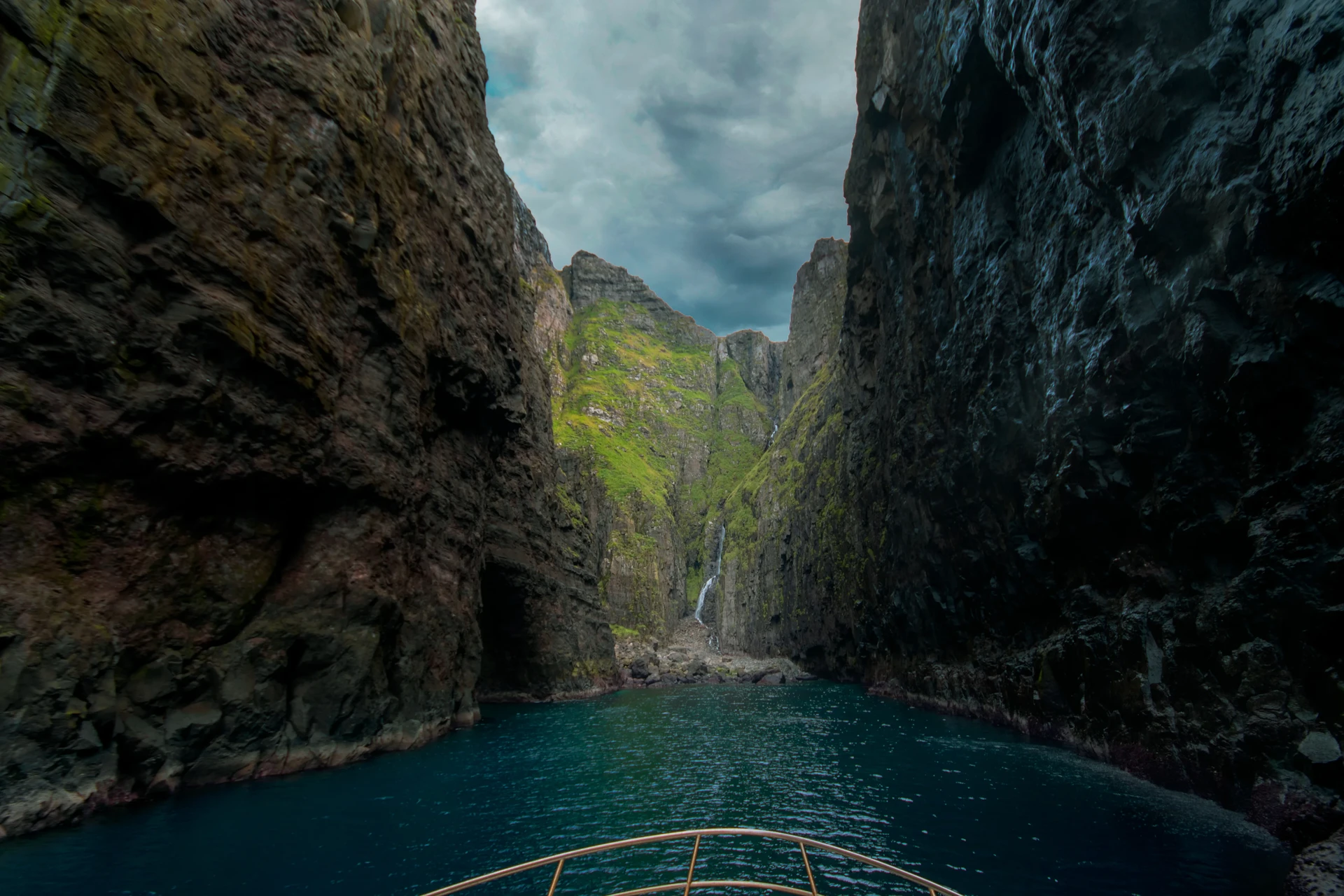 Canyon englouti par le brouillard