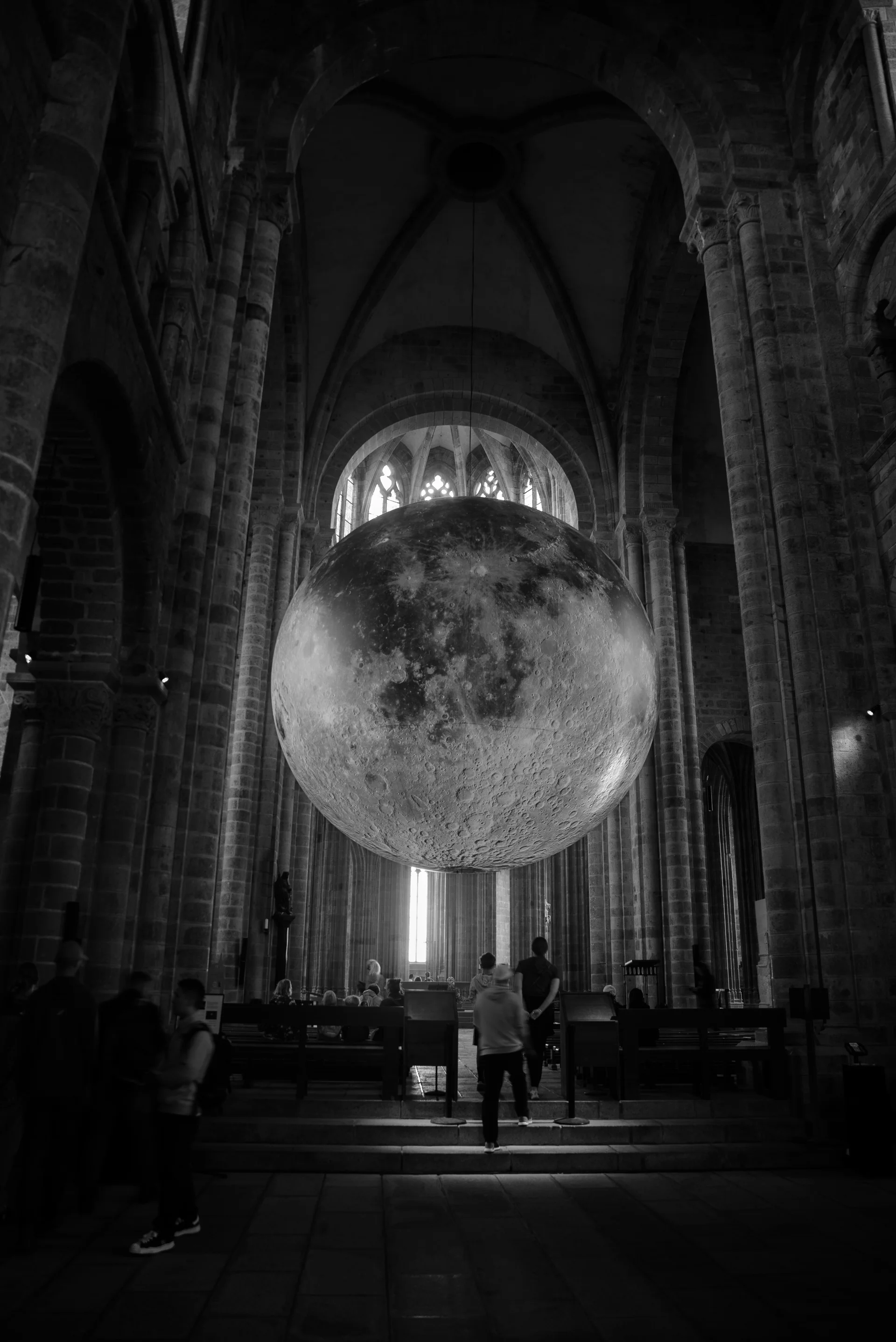 Tirage fine art N&B — Nef d'une cathédrale