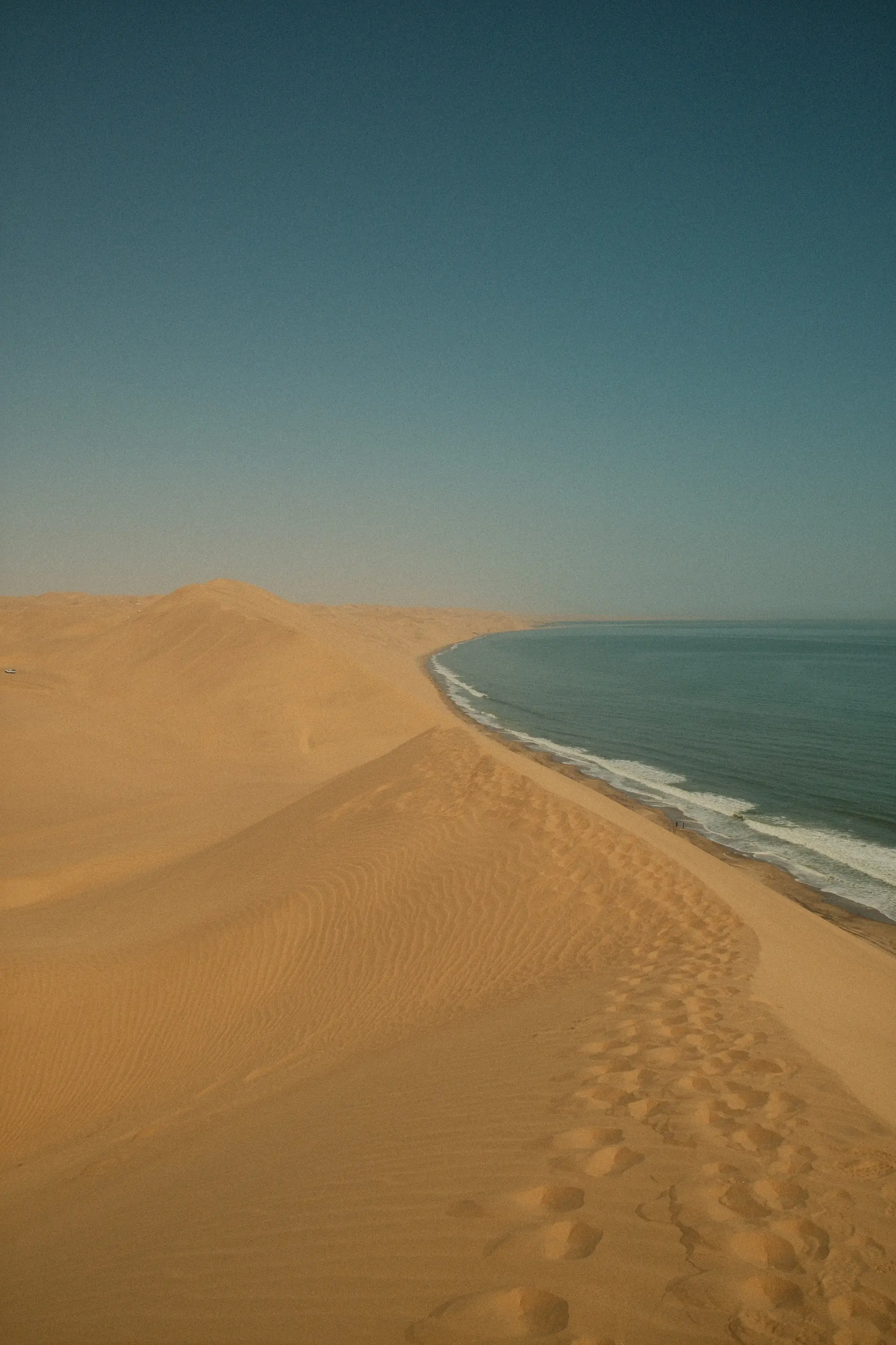 Langue de sable s'avançant dans l'océan