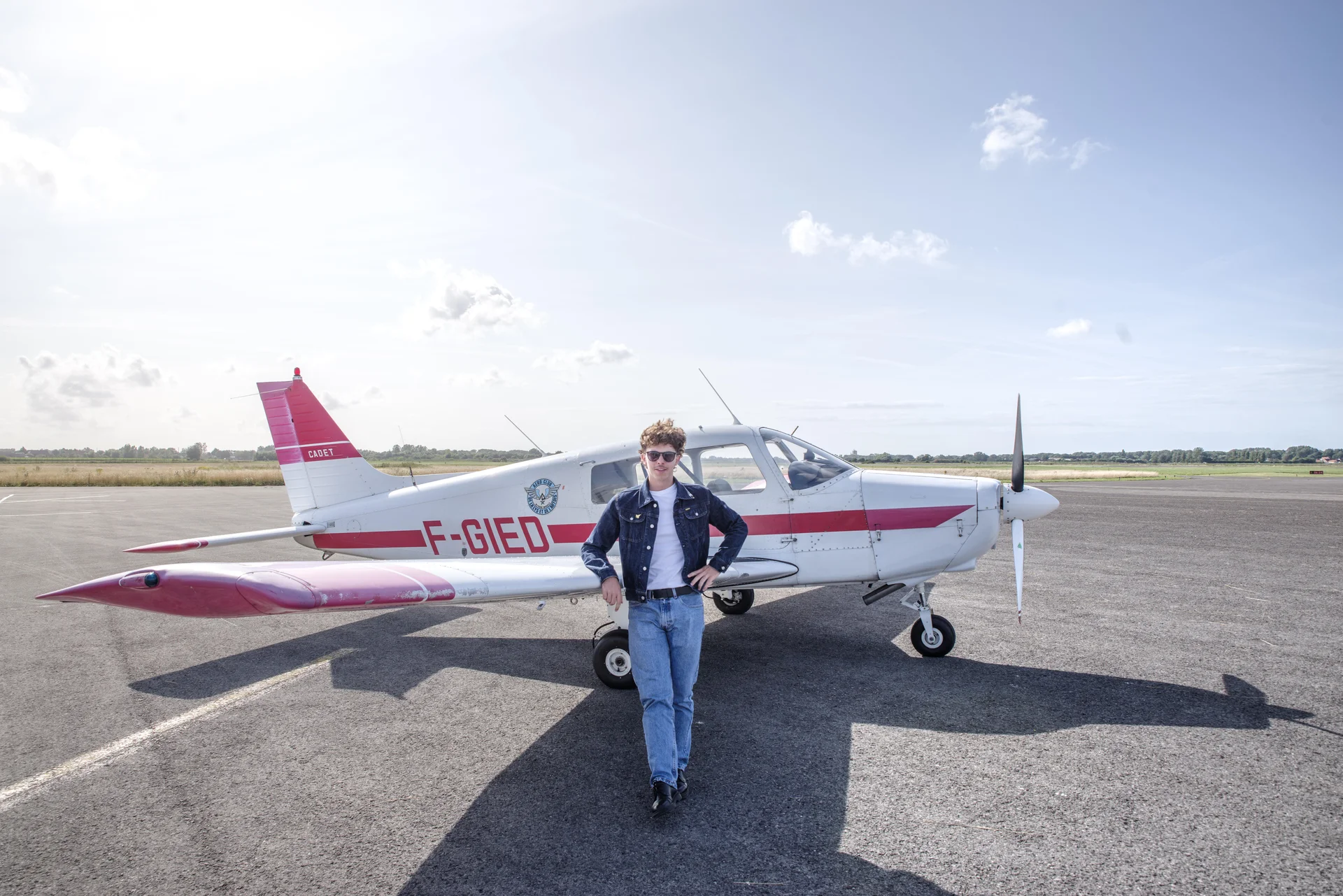 portrait devant avion