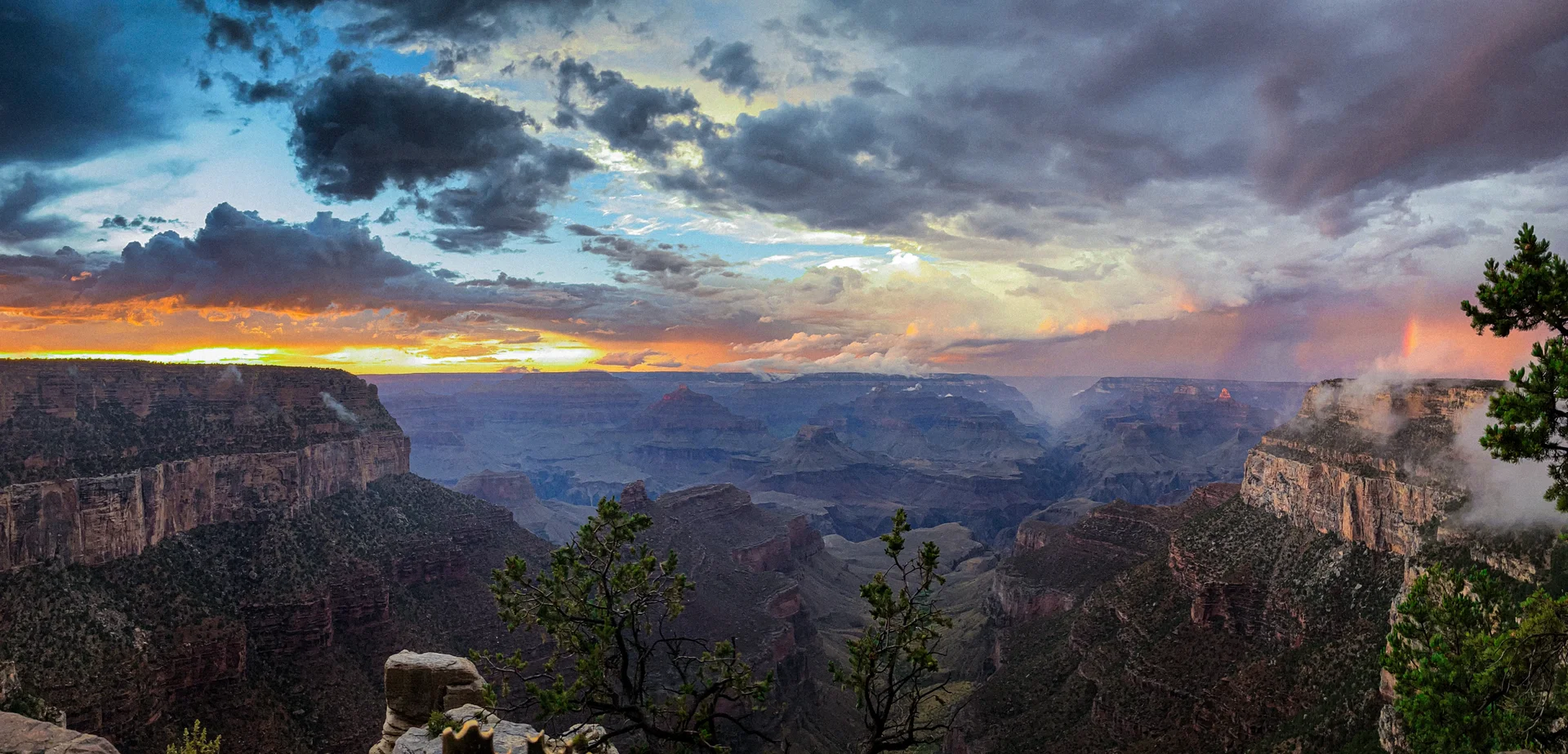 Vue plongeante sur les canyons de Canyonlands